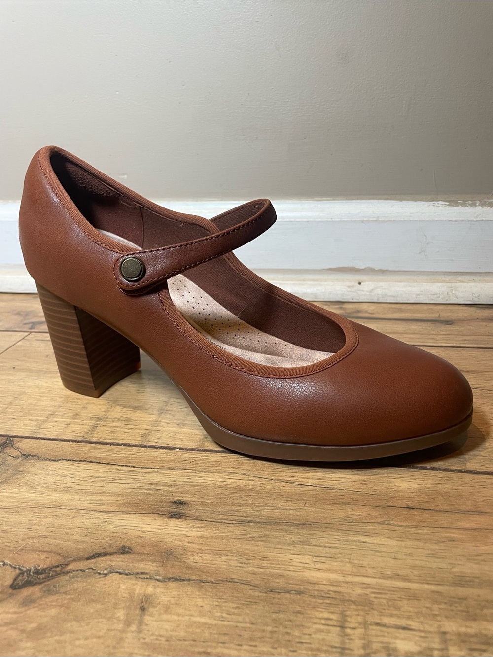 Clarks Bayla Lily Tan Brown Mary Jane Block Heel